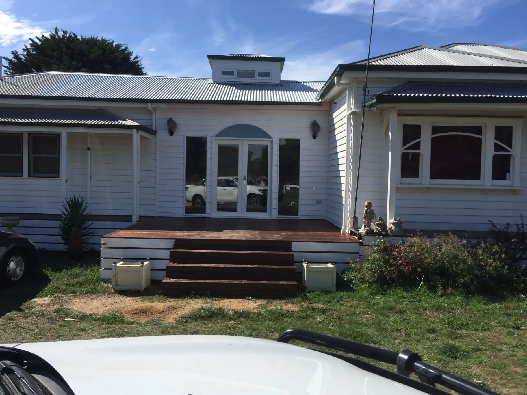 Completed Kyneton home front elevation with deck and entry